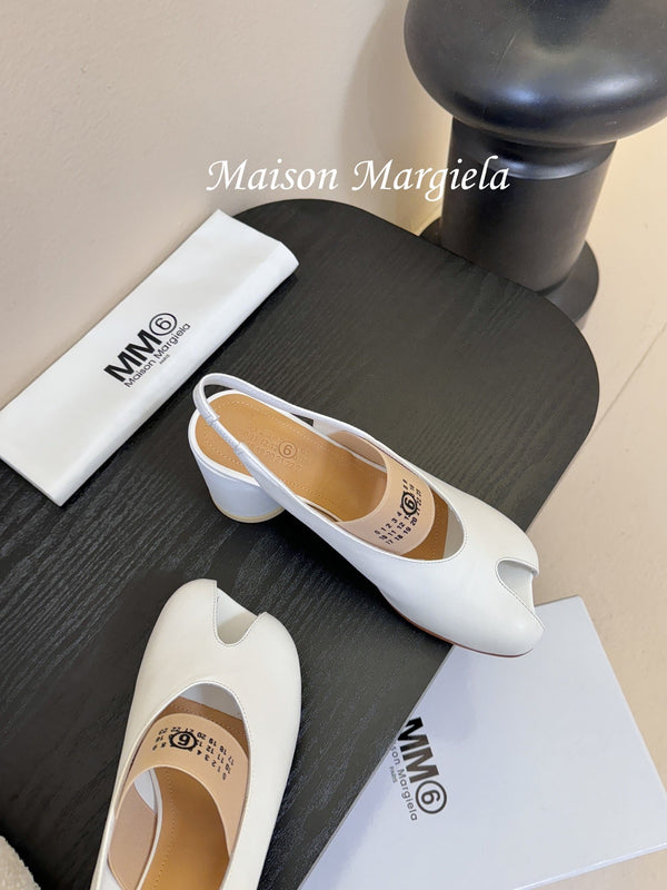 Maison Margiela Peep-Toe Tabi Chunky Heel Slingback en cuir d'agneau blanc 580438