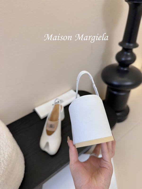 Maison Margiela Peep-Toe Tabi Chunky Heel Slingback en cuir d'agneau blanc 580438