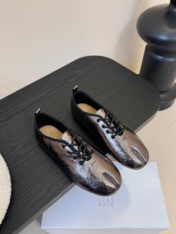 Maison Margiela 2025 Chaussures à lacets à bout fendu Cuir de vachette métallique gris foncé 580417