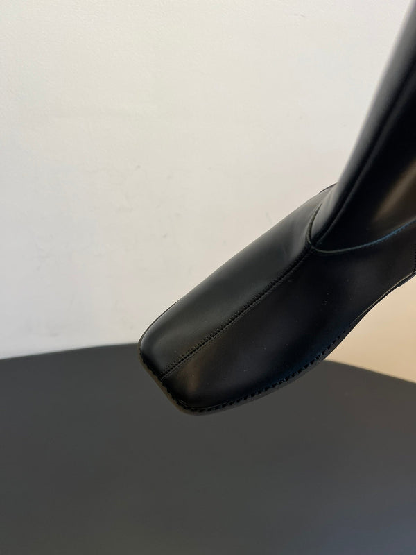 Maison Margiela 25ss Bottes d'équitation hautes à bout carré en cuir noir brillant 580415