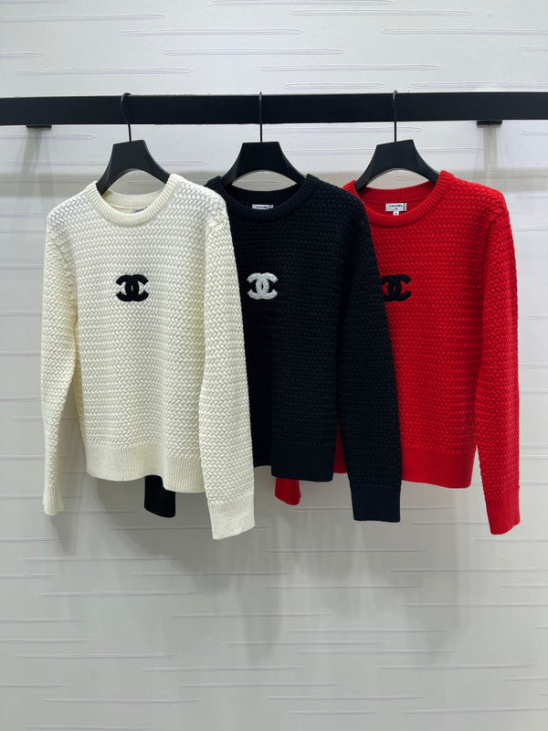 PULL EN TRICOT BLANC AVEC LOGO CHANEL 26 335409