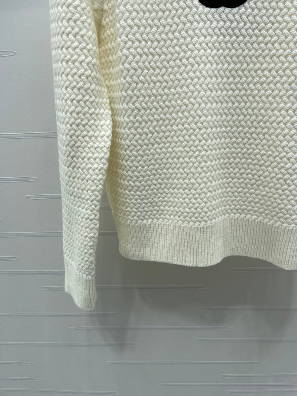PULL EN TRICOT BLANC AVEC LOGO CHANEL 26 335409