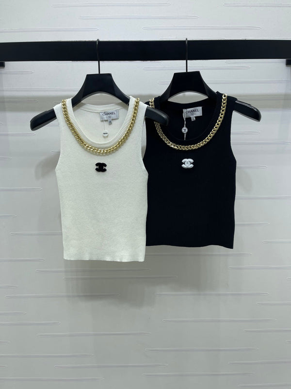 GILET EN MAILLE TRICOTÉE AVEC CHAÎNE CHANEL 26 EN LAINE NOIRE 335389