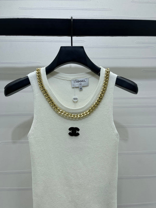 GILET EN MAILLE TRICOTÉE AVEC CHAÎNE CHANEL 26 EN LAINE NOIRE 335389