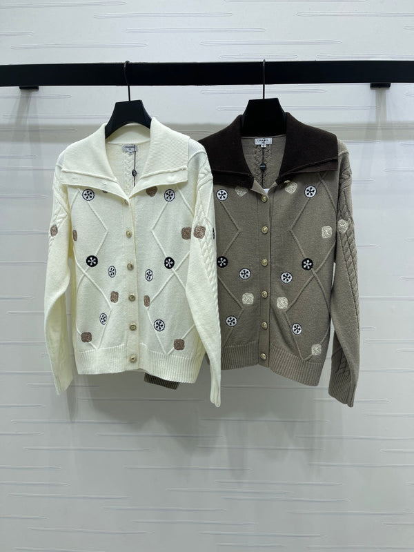 CHANEL CARDIGAN BLANC À MANCHES LONGUES ET MOTIF DIAMANT 26 335386