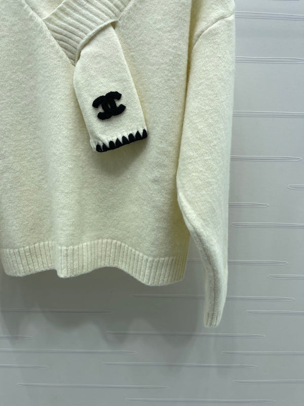 CHANEL 26 FOULARD ET PULL COL V BLANC 335372