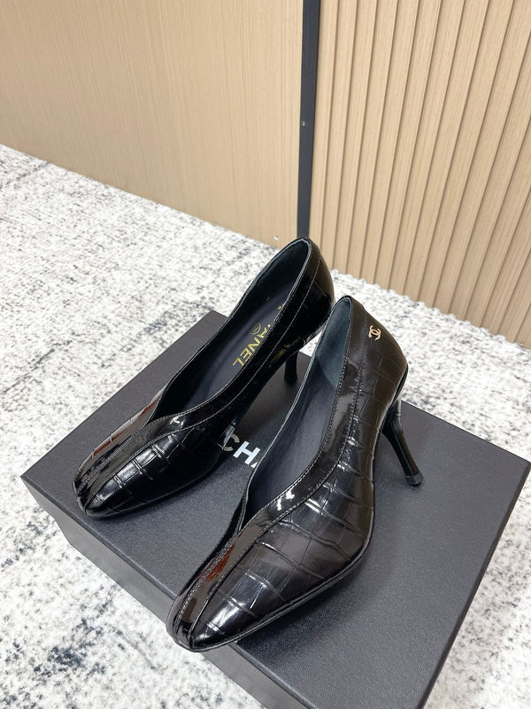 Chanel 26 Escarpins à bride arrière noirs en cuir de vachette 591406