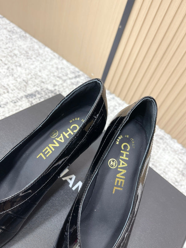 Chanel 26 Escarpins à bride arrière noirs en cuir de vachette 591406