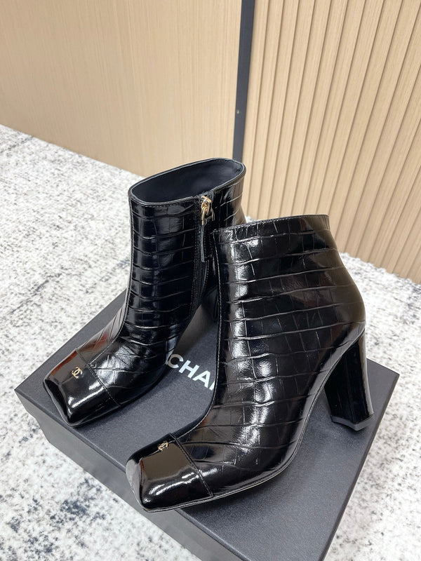 CHANEL Bottines Courtes Chelsea Noir en Cuir de Vachette Automne/Hiver 591404