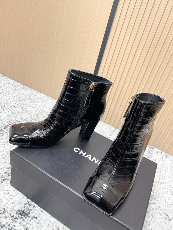 CHANEL Bottines Courtes Chelsea Noir en Cuir de Vachette Automne/Hiver 591404