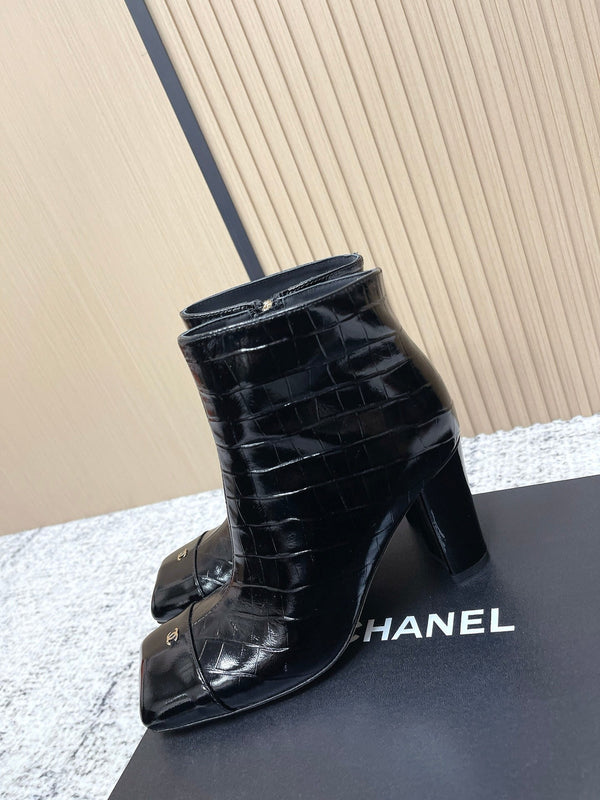 CHANEL Bottines Courtes Chelsea Noir en Cuir de Vachette Automne/Hiver 591404