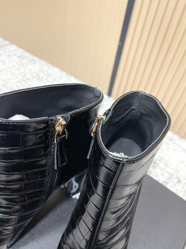 CHANEL Bottines Courtes Chelsea Noir en Cuir de Vachette Automne/Hiver 591404