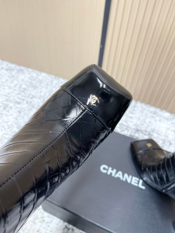 CHANEL Bottines Courtes Chelsea Noir en Cuir de Vachette Automne/Hiver 591404