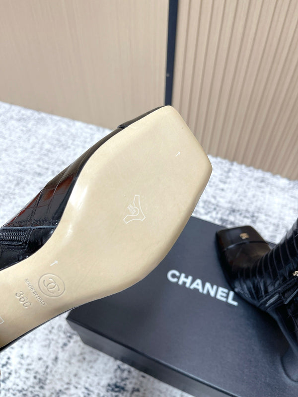 CHANEL Bottines Courtes Chelsea Noir en Cuir de Vachette Automne/Hiver 591404