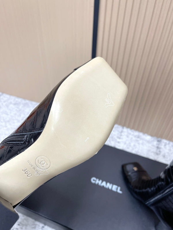 Bottes montantes Chelsea noires CHANEL automne/hiver en cuir de vachette 591402