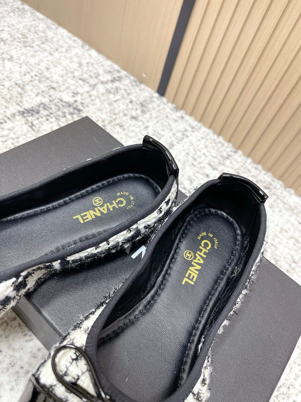 Chanel Ballerines 26SS Noir Blanc en Agneau avec Tissu 591395