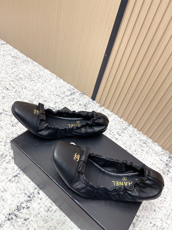 Chanel 26 Ballerines Noires à Volants en Agneau 591373