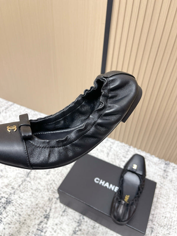 Chanel 26 Ballerines Noires à Volants en Agneau 591373
