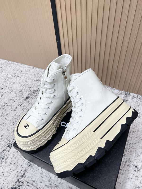 Baskets montantes blanches décontractées Chanel en cuir de vachette à plateforme 591372