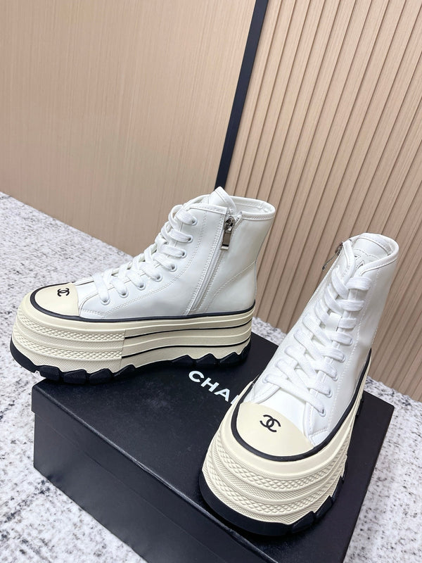 Baskets montantes blanches décontractées Chanel en cuir de vachette à plateforme 591372