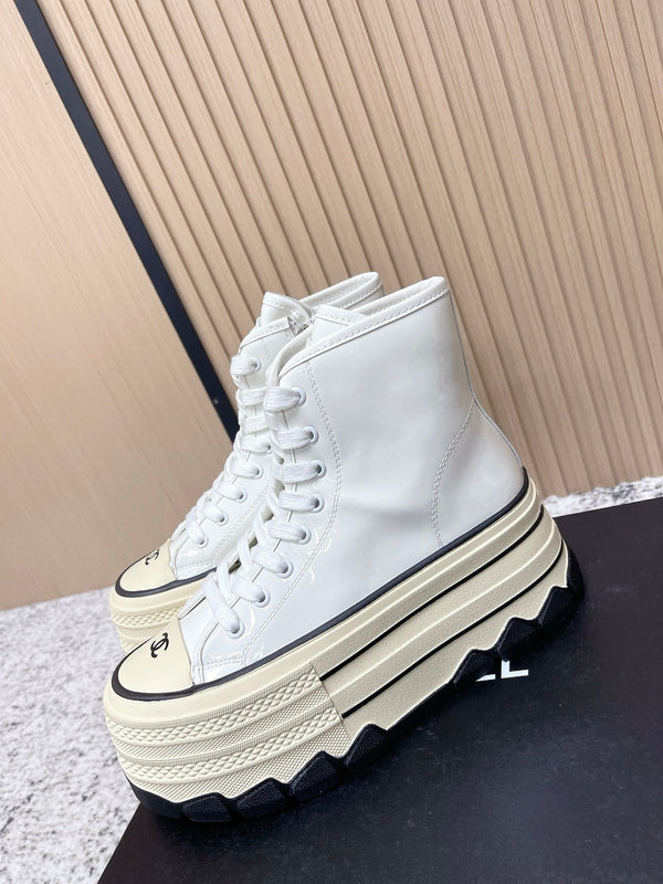 Baskets montantes blanches décontractées Chanel en cuir de vachette à plateforme 591372