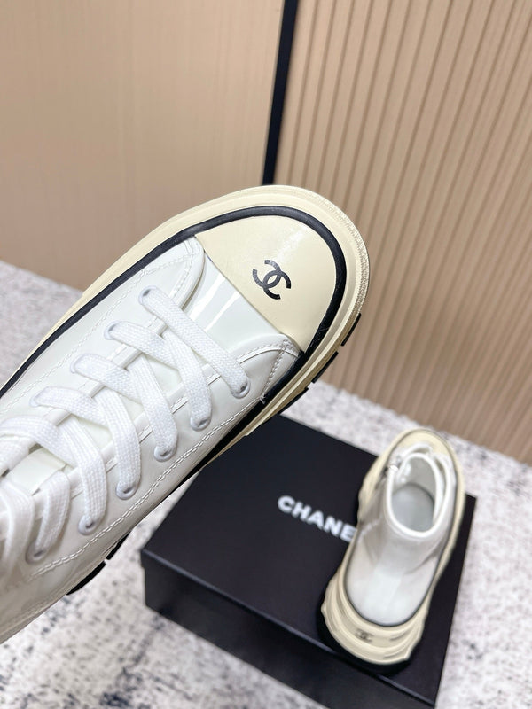 Baskets montantes blanches décontractées Chanel en cuir de vachette à plateforme 591372