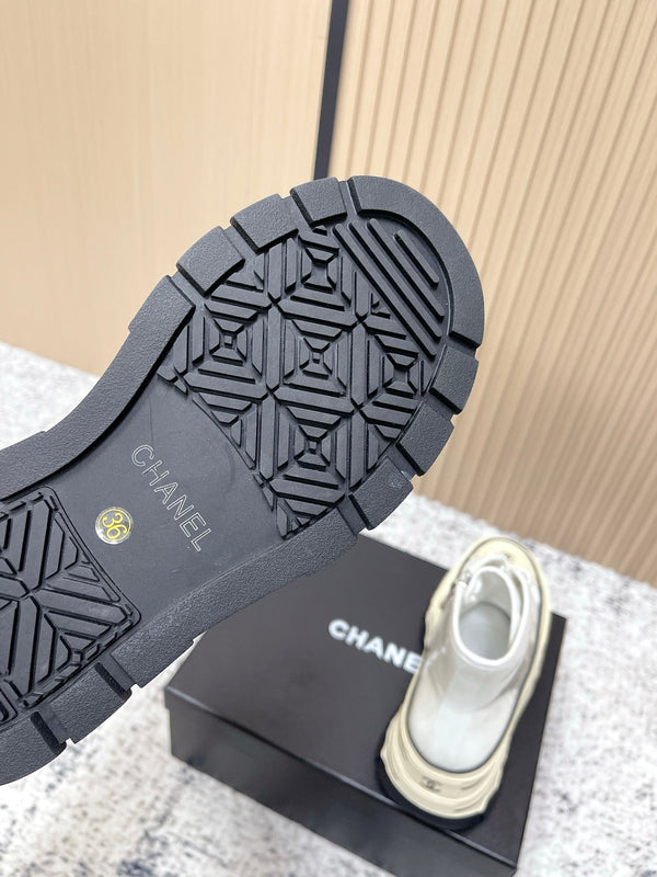 Baskets montantes blanches décontractées Chanel en cuir de vachette à plateforme 591372