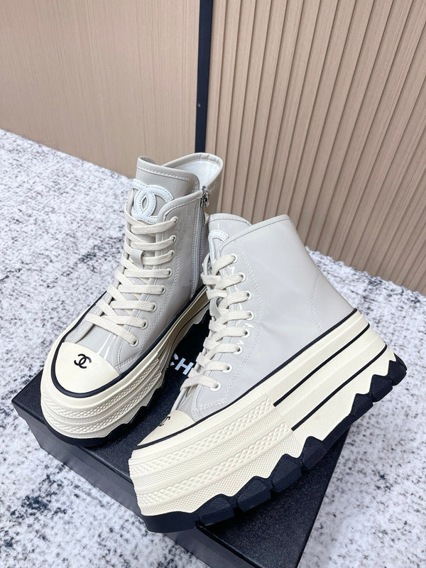 Baskets montantes décontractées Chanel à plateforme bleu clair en cuir de vachette 591370