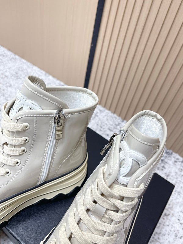 Baskets montantes décontractées Chanel à plateforme bleu clair en cuir de vachette 591370