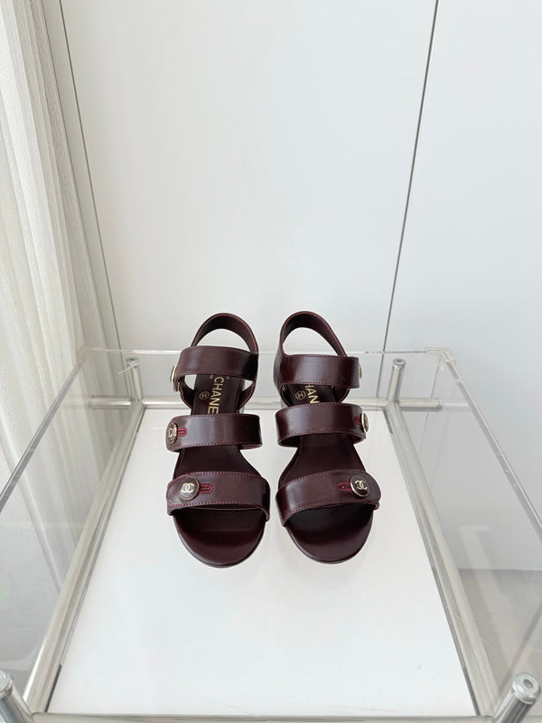 Chaussures à talons sandales Chanel 26 Turnlock 40 en agneau bordeaux 597400