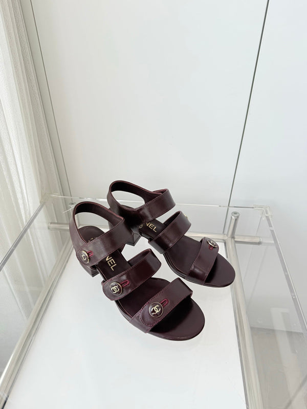 Chaussures à talons sandales Chanel 26 Turnlock 40 en agneau bordeaux 597400