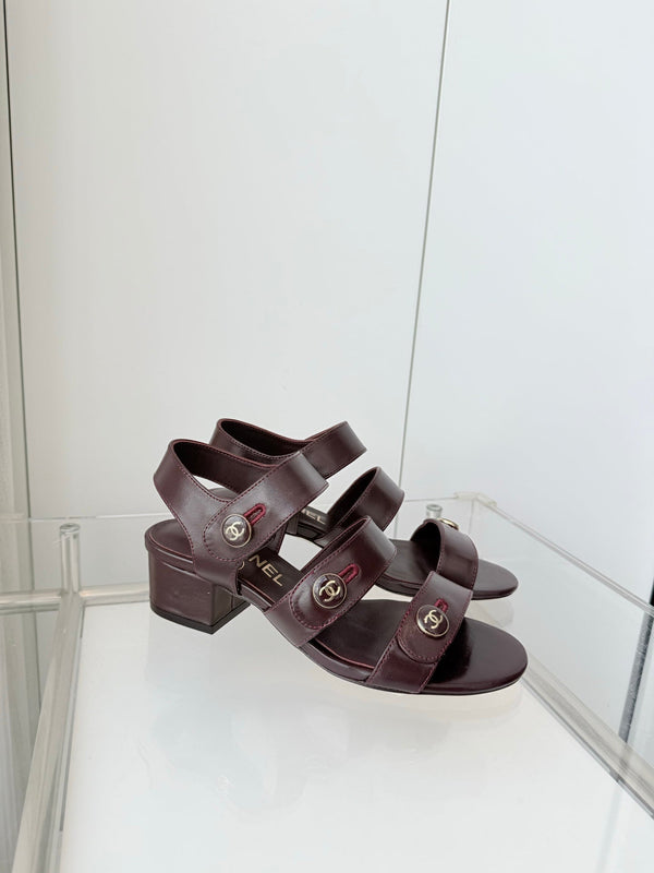 Chaussures à talons sandales Chanel 26 Turnlock 40 en agneau bordeaux 597400