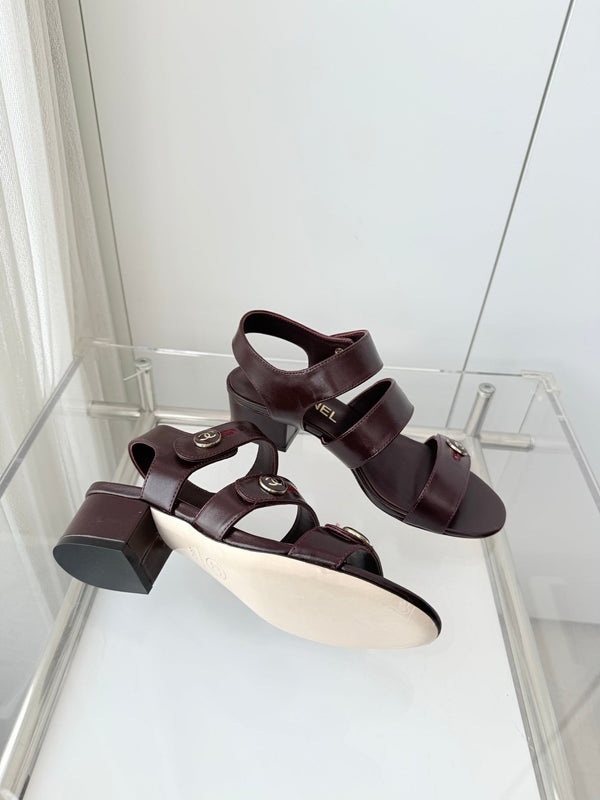 Chaussures à talons sandales Chanel 26 Turnlock 40 en agneau bordeaux 597400