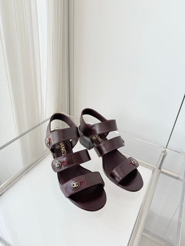 Chaussures à talons sandales Chanel 26 Turnlock 40 en agneau bordeaux 597400