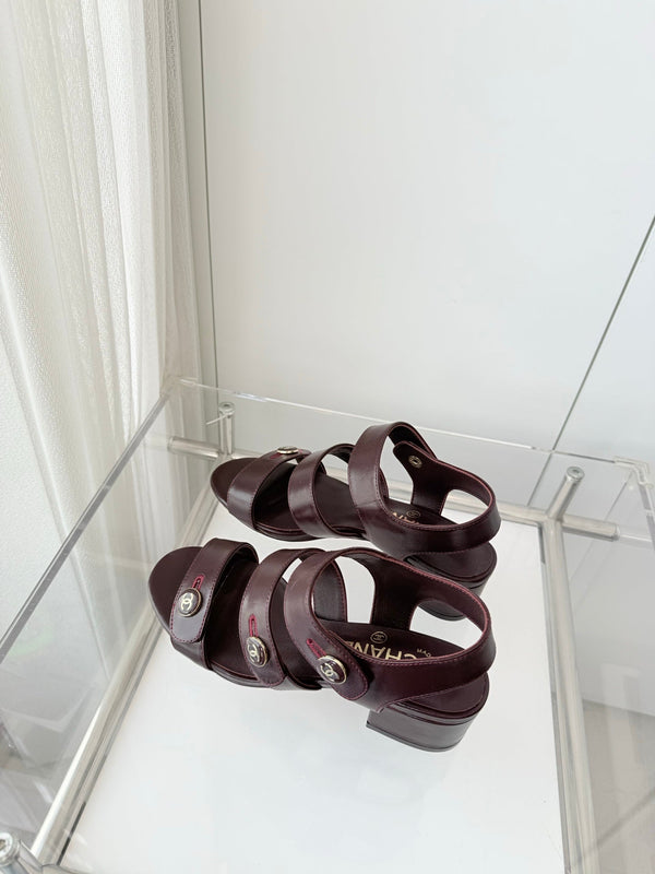 Chaussures à talons sandales Chanel 26 Turnlock 40 en agneau bordeaux 597400