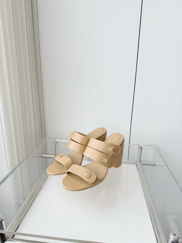 Mules Sandales Chanel 26 Turnlock 85 Beiges en Agneau 597394