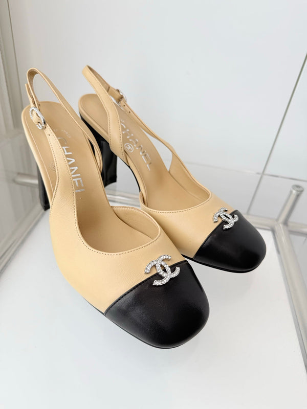 Chanel 26 High Heels Beige Black 90 in Lambskin 597385