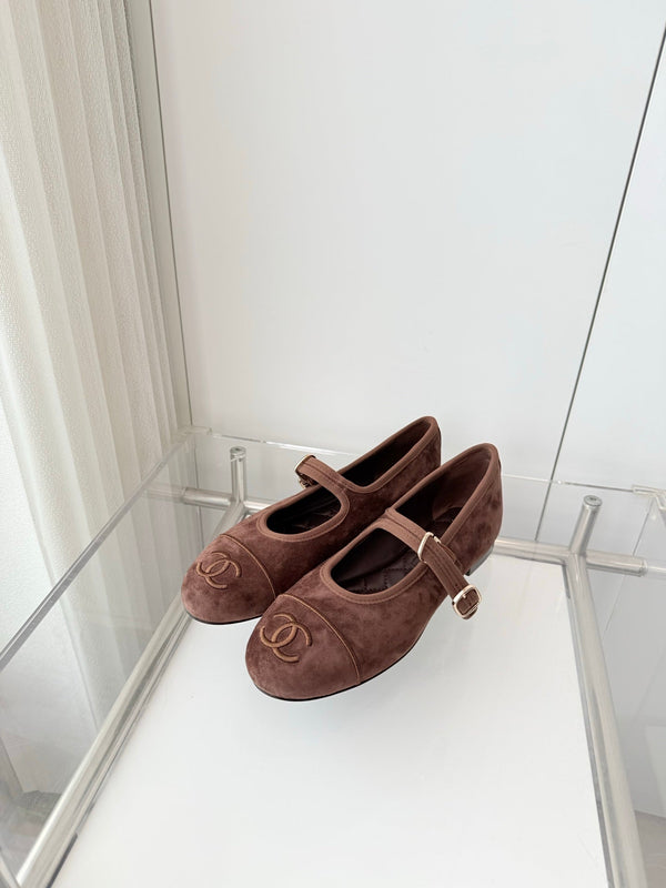 Chaussures Mary Jane Chanel 26 en daim marron 597378