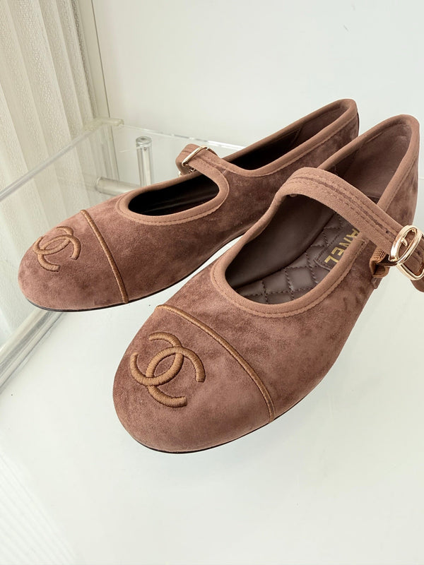 Chaussures Mary Jane Chanel 26 en daim marron 597378