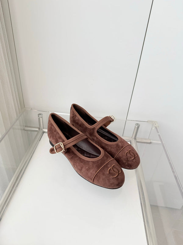 Chaussures Mary Jane Chanel 26 en daim marron 597378