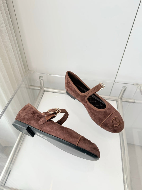 Chaussures Mary Jane Chanel 26 en daim marron 597378
