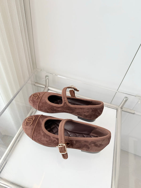 Chaussures Mary Jane Chanel 26 en daim marron 597378
