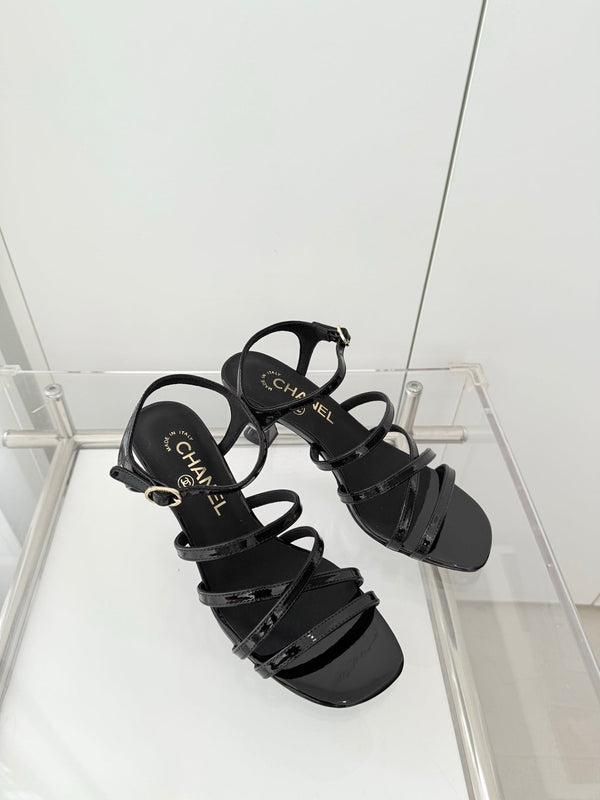 Sandale Chanel Cruise 26 en cuir verni noir 70 mm 597356