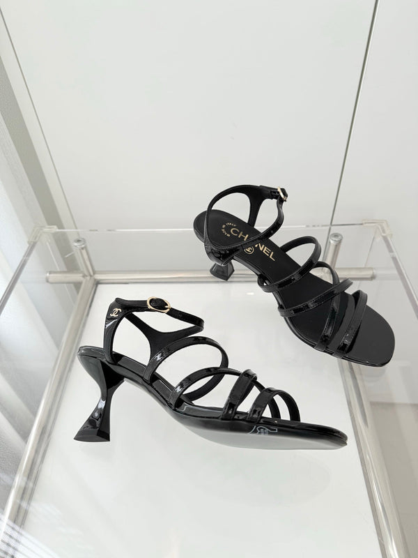 Sandale Chanel Cruise 26 en cuir verni noir 70 mm 597356