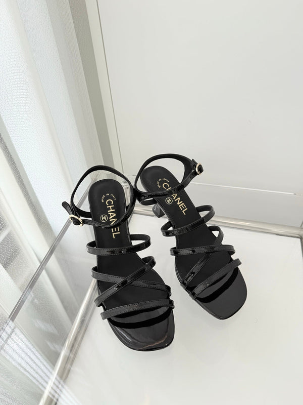 Sandale Chanel Cruise 26 en cuir verni noir 70 mm 597356