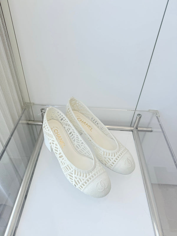 Chanel 26 Ladies 50 Ballet Flats White in Fabric 597342