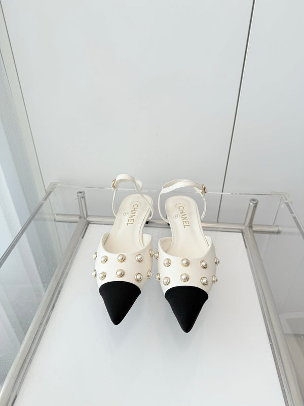 CC 26 Escarpins Slingback à bout perle blancs en agneau 597325