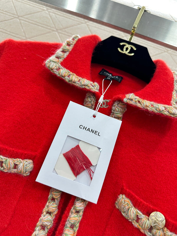 Cardigan en maille Chanel 25 à liseré contrastant rouge en laine 801436