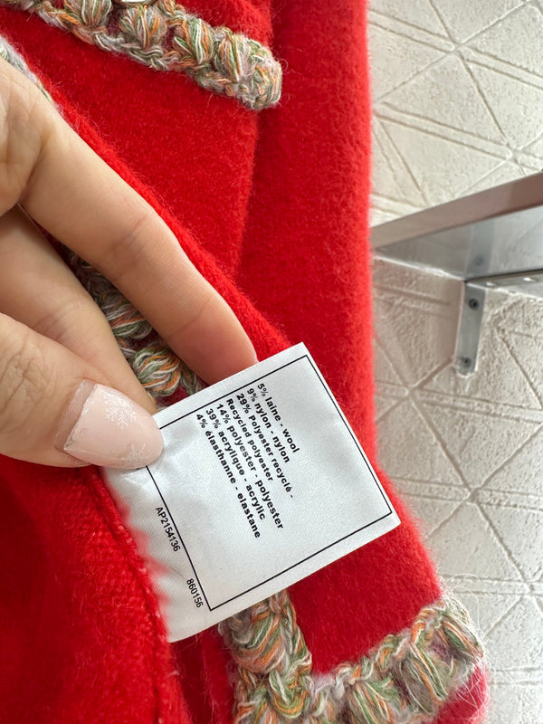 Cardigan en maille Chanel 25 à liseré contrastant rouge en laine 801436