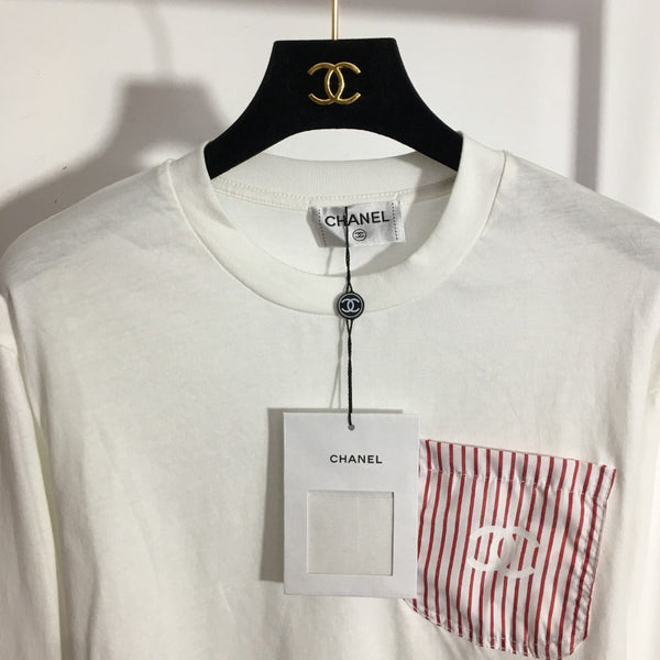 T-shirt à manches longues et col rond Chanel avec blocs de couleurs et rayures, et poche